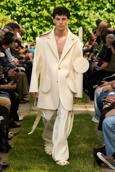 Look 30